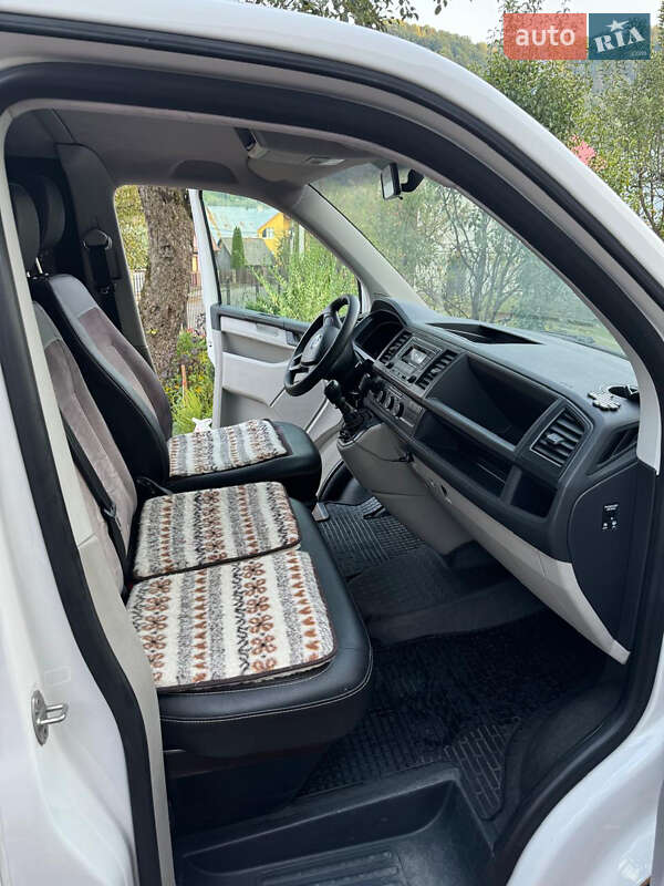 Мінівен Volkswagen Transporter 2016 в Ужгороді