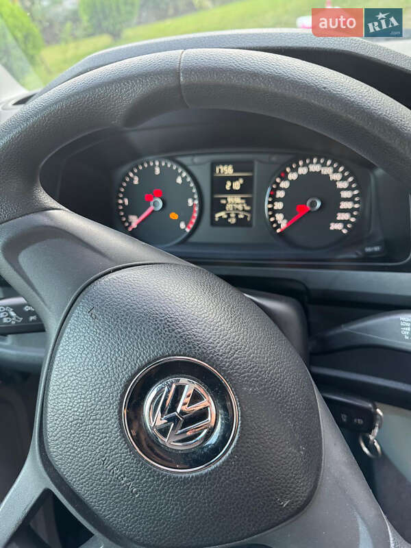 Мінівен Volkswagen Transporter 2016 в Ужгороді