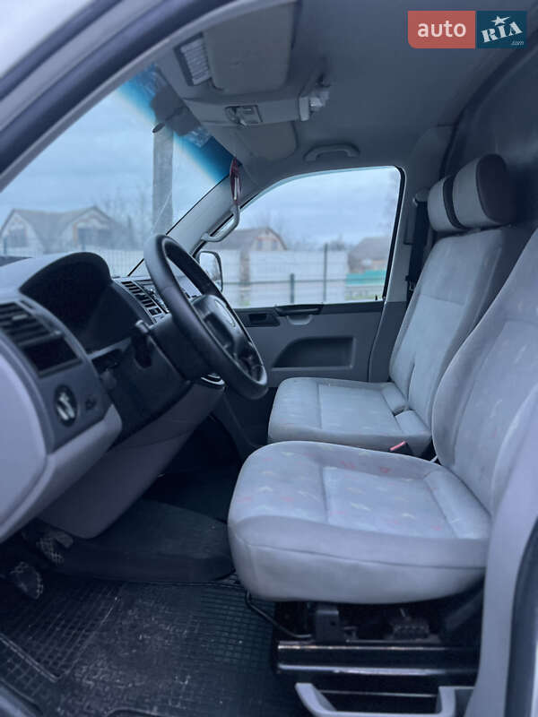 Вантажний фургон Volkswagen Transporter 2005 в Вінниці