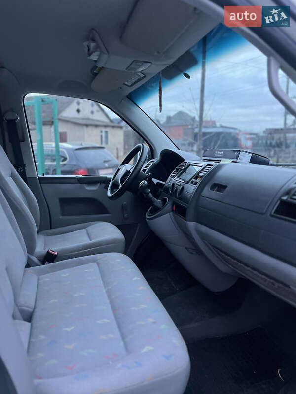 Вантажний фургон Volkswagen Transporter 2005 в Вінниці