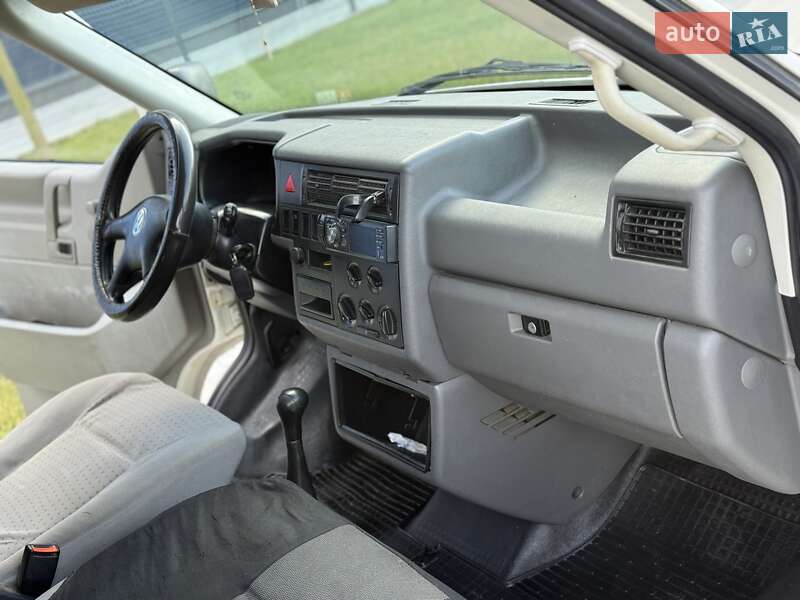 Мінівен Volkswagen Transporter 2000 в Львові