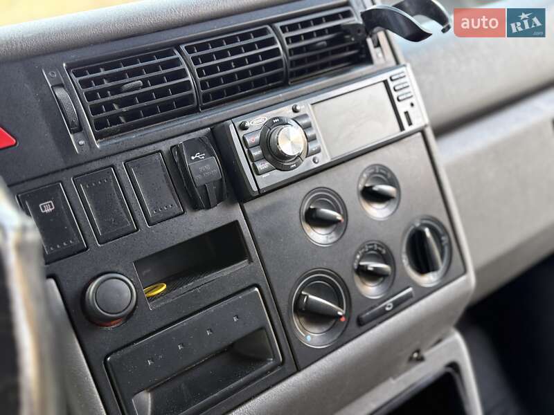 Мінівен Volkswagen Transporter 2000 в Львові