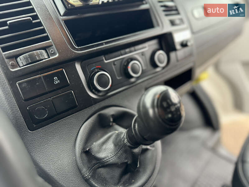 Грузовой фургон Volkswagen Transporter 2013 в Киеве