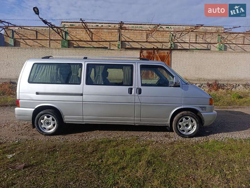 Мінівен Volkswagen Transporter 2003 в Зорі