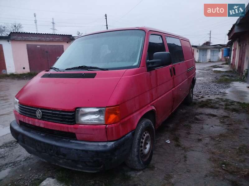 Вантажний фургон Volkswagen Transporter 2001 в Чернівцях