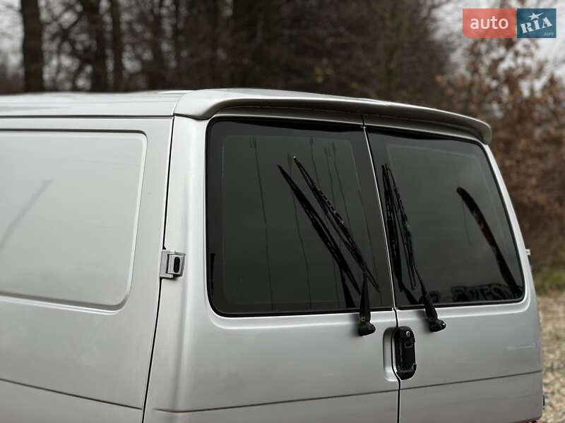 Вантажопасажирський фургон Volkswagen Transporter 2003 в Сторожинці