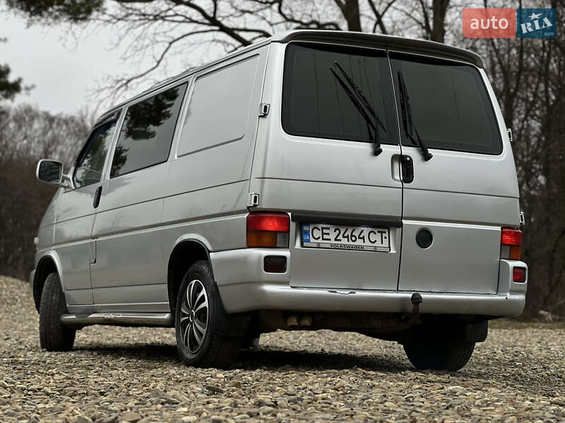 Вантажопасажирський фургон Volkswagen Transporter 2003 в Сторожинці