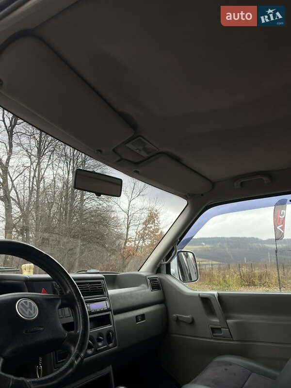 Вантажопасажирський фургон Volkswagen Transporter 2003 в Сторожинці