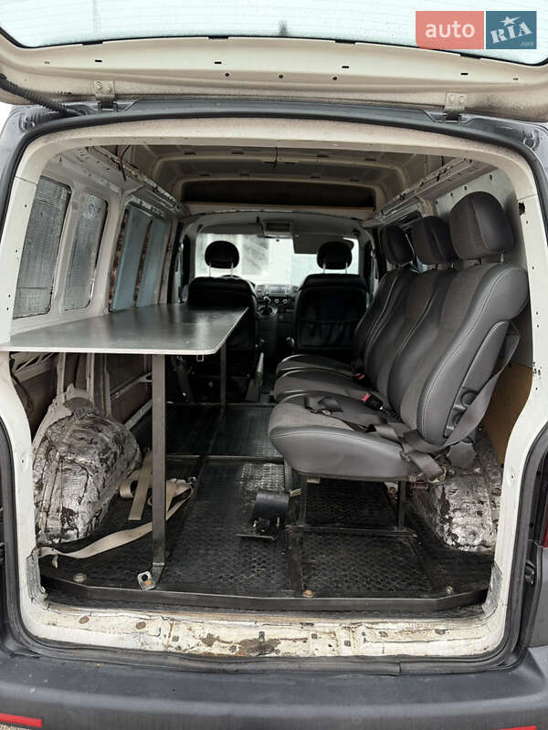 Вантажний фургон Volkswagen Transporter 2011 в Кропивницькому