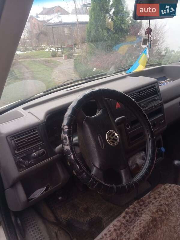 Вантажний фургон Volkswagen Transporter 2003 в Стрию