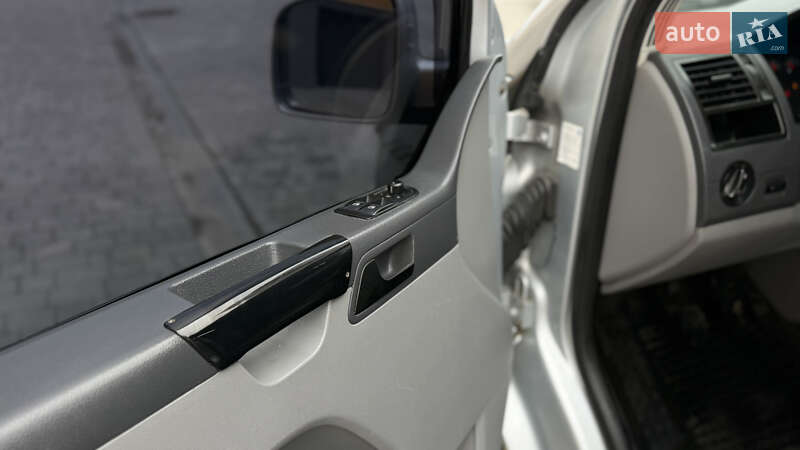 Мінівен Volkswagen Transporter 2005 в Івано-Франківську