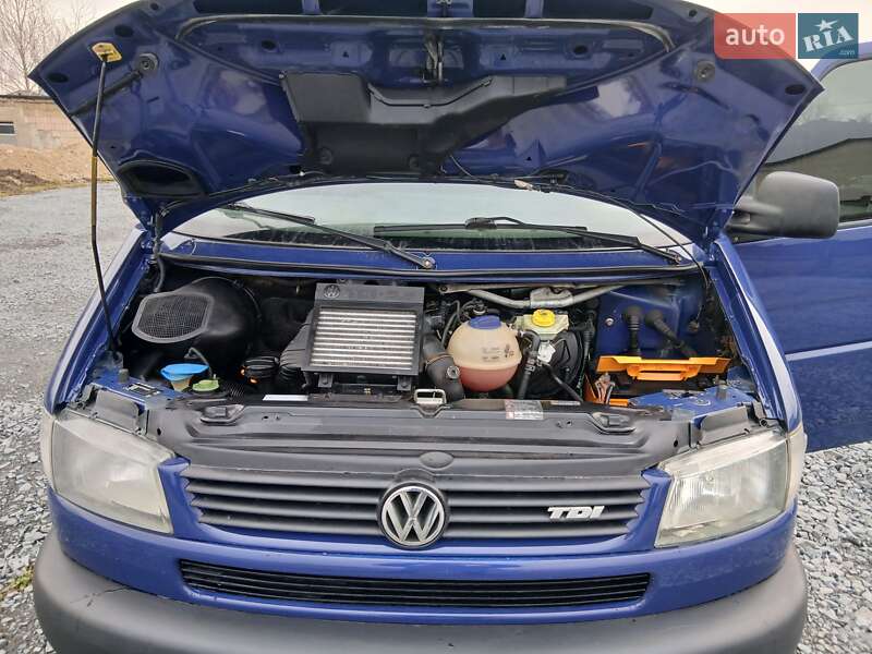 Мінівен Volkswagen Transporter 2003 в Рівному