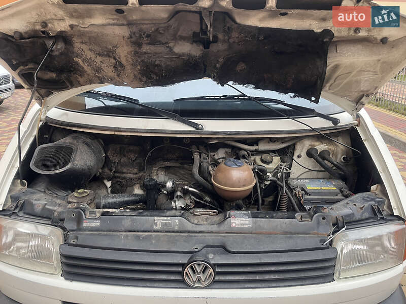 Грузовой фургон Volkswagen Transporter 1997 в Виннице