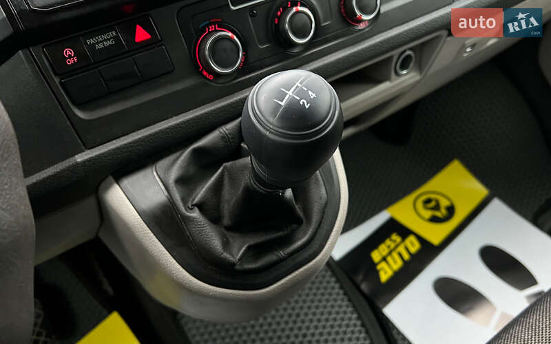 Грузопассажирский фургон Volkswagen Transporter 2017 в Львове