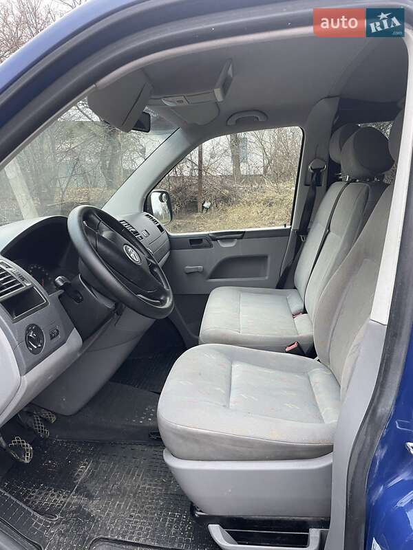 Минивэн Volkswagen Transporter 2006 в Остроге