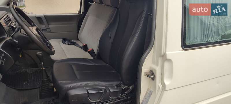 Минивэн Volkswagen Transporter 2000 в Косове