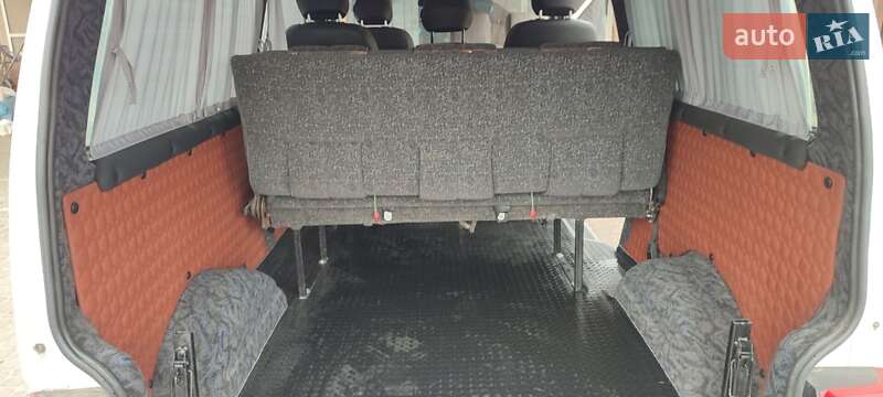 Минивэн Volkswagen Transporter 2000 в Косове