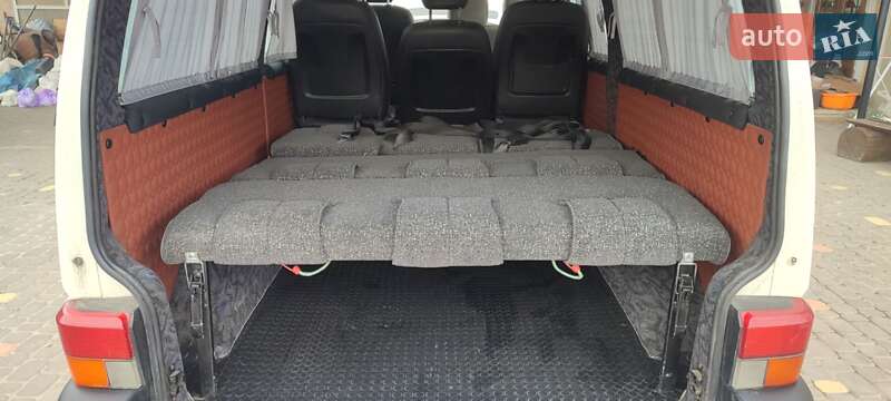 Минивэн Volkswagen Transporter 2000 в Косове