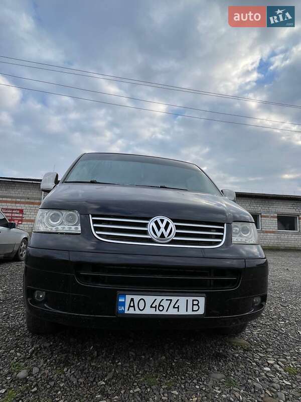 Минивэн Volkswagen Transporter 2004 в Буштыне