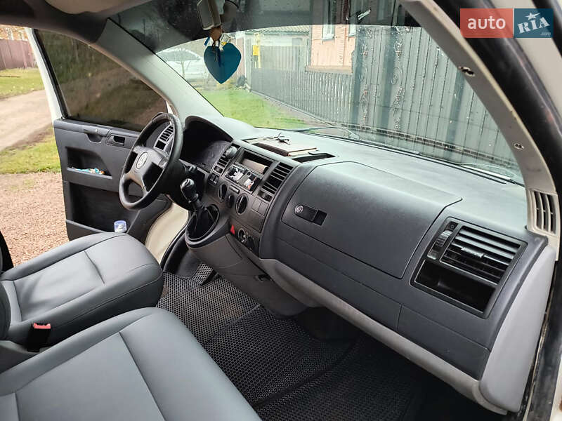 Мінівен Volkswagen Transporter 2004 в Глухові