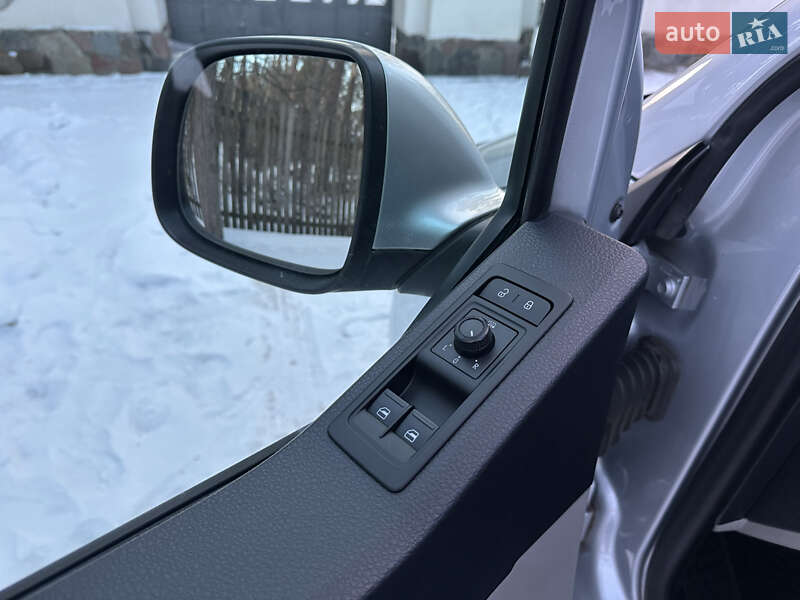 Мінівен Volkswagen Transporter 2015 в Києві