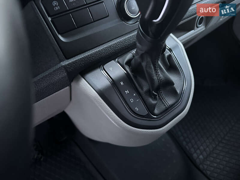 Мінівен Volkswagen Transporter 2015 в Києві