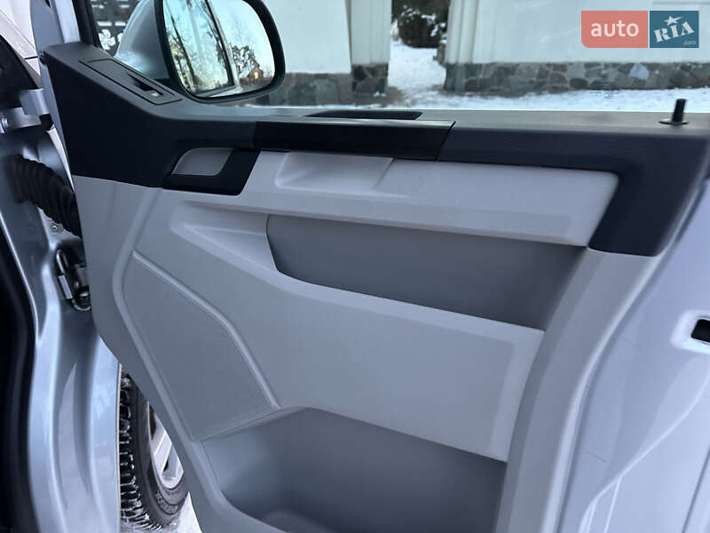 Мінівен Volkswagen Transporter 2015 в Києві