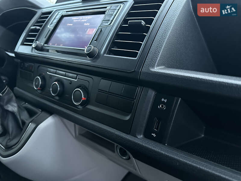 Мінівен Volkswagen Transporter 2015 в Києві