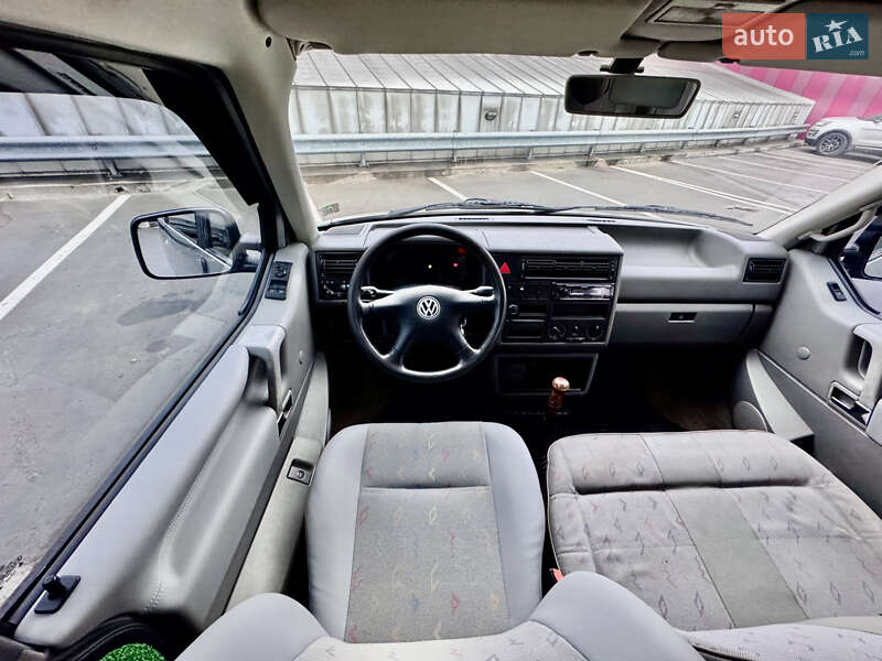 Грузопассажирский фургон Volkswagen Transporter 2000 в Киеве