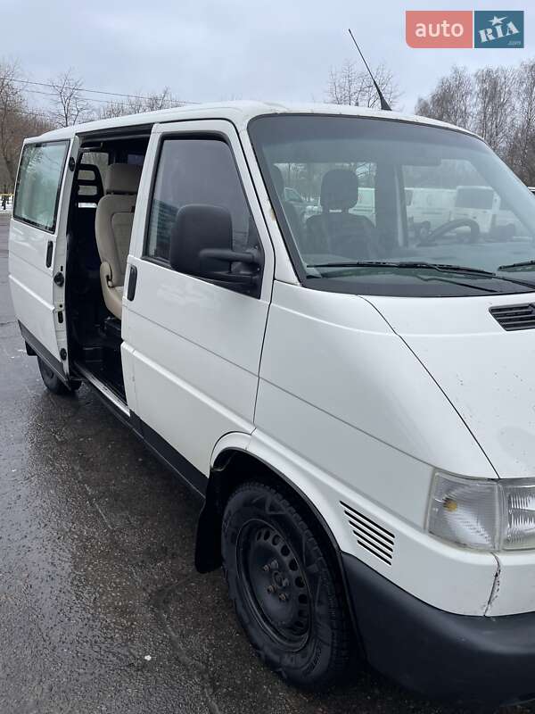 Грузопассажирский фургон Volkswagen Transporter 2000 в Ровно