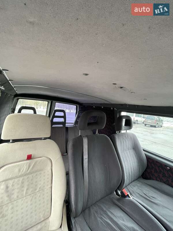 Грузопассажирский фургон Volkswagen Transporter 2000 в Ровно