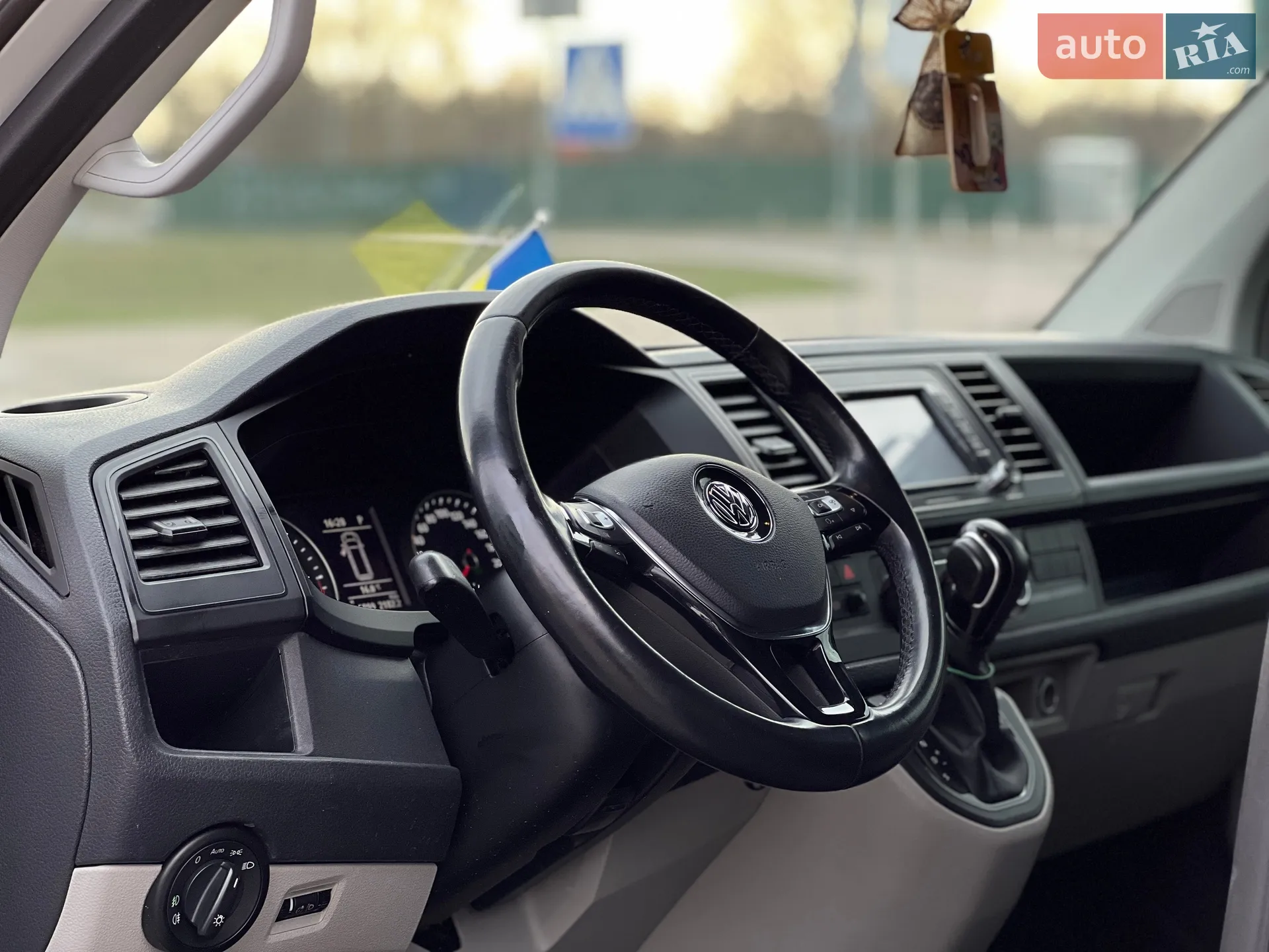 2017 Volkswagen Transporter - мініатюра 15