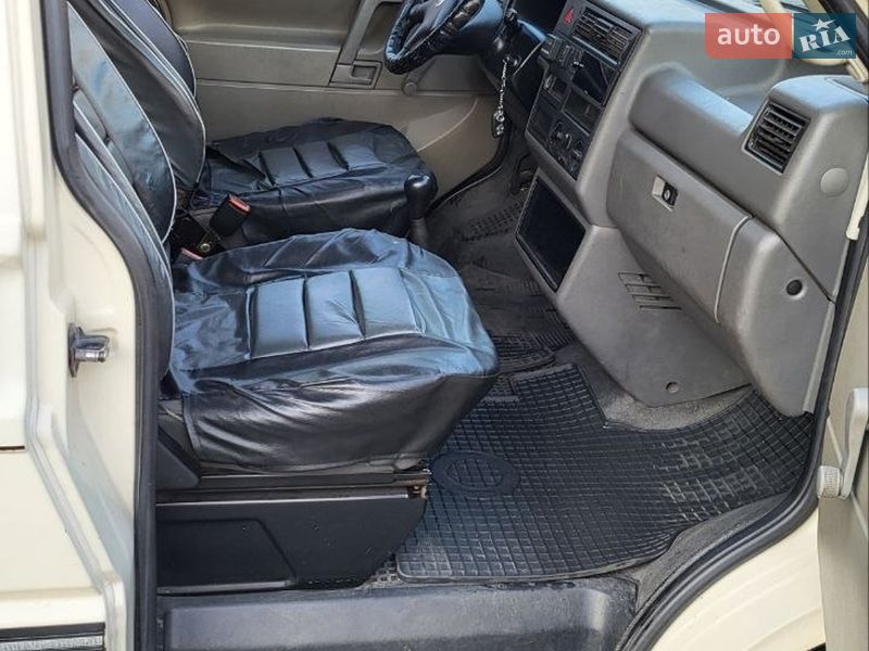 Вантажопасажирський фургон Volkswagen Transporter 2001 в Києві