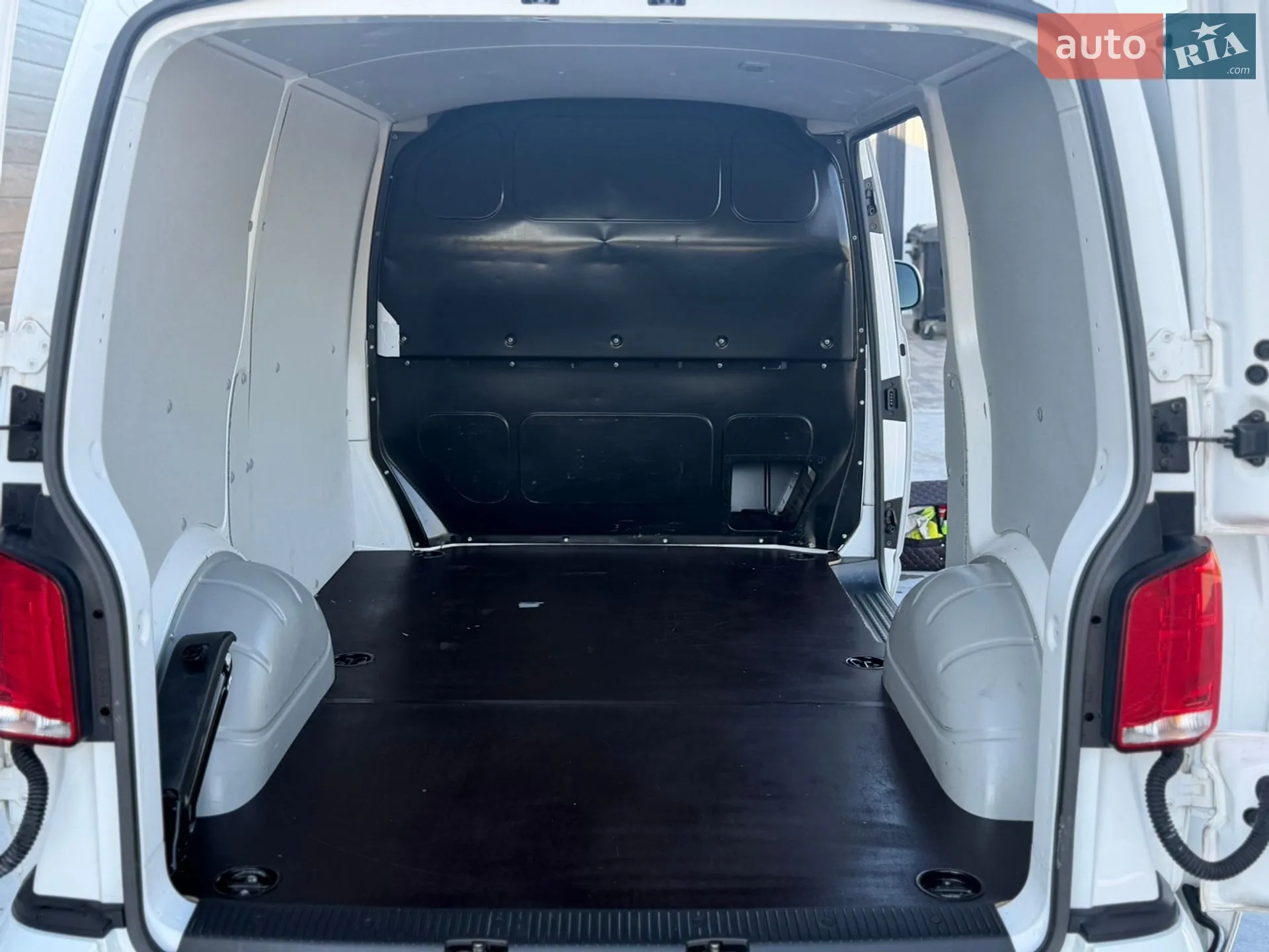 2023 Volkswagen Transporter - мініатюра 25