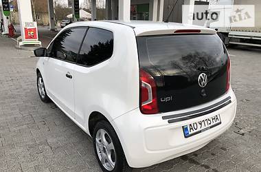 Хэтчбек Volkswagen Up 2015 в Мукачево
