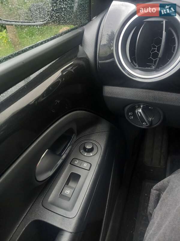 Хэтчбек Volkswagen Up 2014 в Черновцах