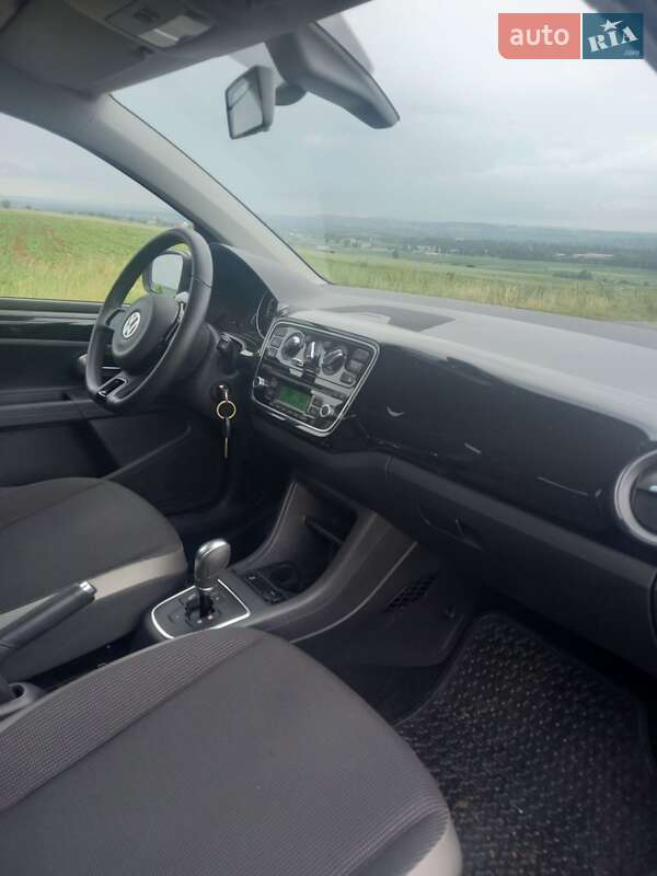 Хэтчбек Volkswagen Up 2014 в Черновцах