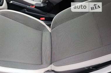 Хэтчбек Volkswagen Up 2014 в 