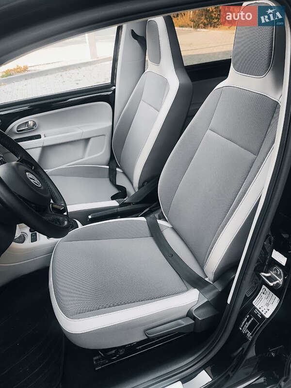 Хэтчбек Volkswagen Up 2014 в Луцке