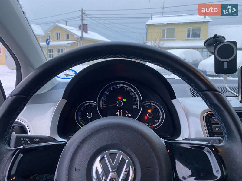 Хетчбек Volkswagen Up 2014 в Житомирі