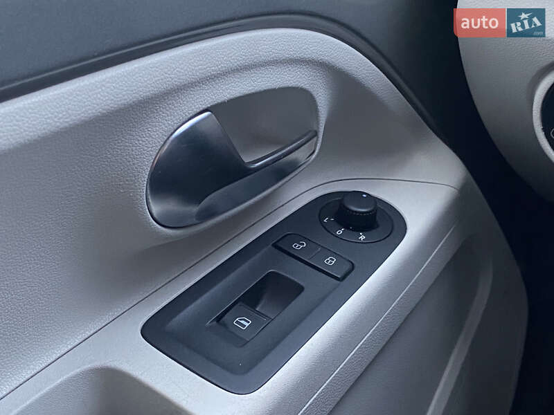 Хетчбек Volkswagen Up 2014 в Житомирі