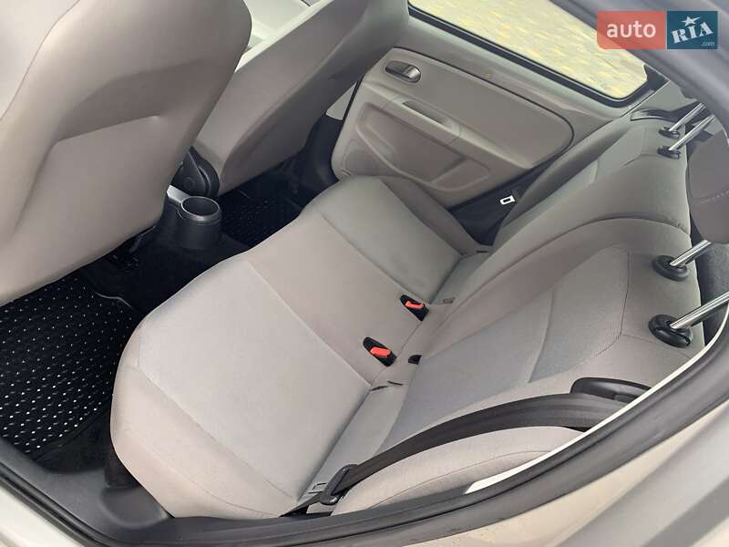 Хетчбек Volkswagen Up 2013 в Городку