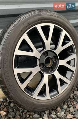 Хэтчбек Volkswagen Up 2013 в 