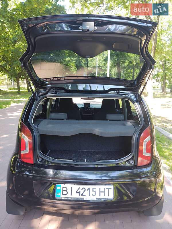 Хетчбек Volkswagen Up 2012 в Кременчуці
