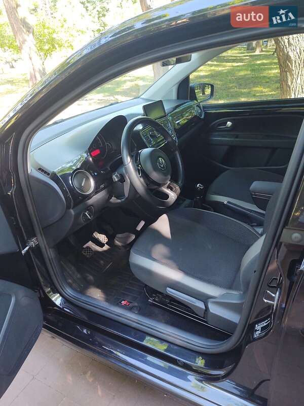 Хетчбек Volkswagen Up 2012 в Кременчуці
