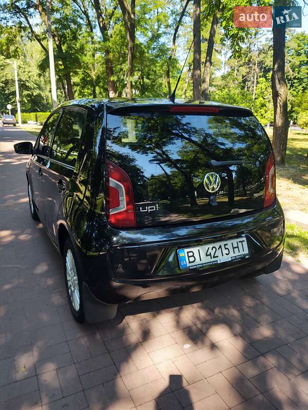 Хетчбек Volkswagen Up 2012 в Кременчуці