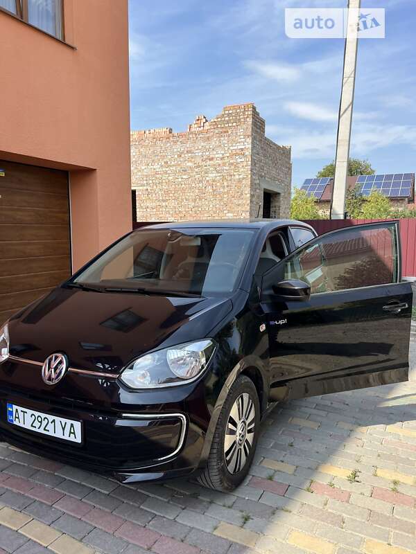Хэтчбек Volkswagen Up 2013 в Ивано-Франковске