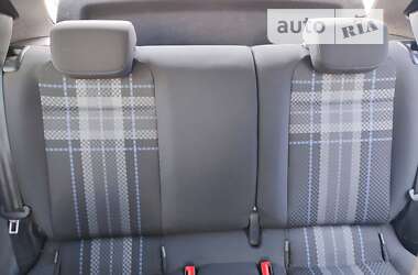 Хетчбек Volkswagen Up 2016 в 