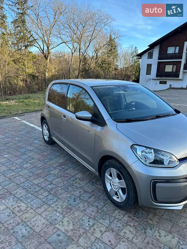 Хетчбек Volkswagen Up 2018 в Тернополі