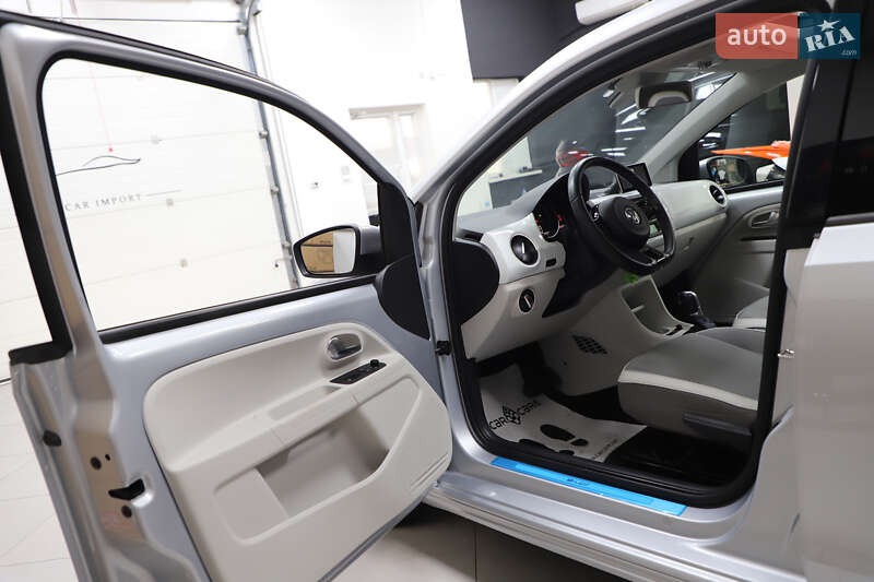 Хэтчбек Volkswagen Up 2014 в Дрогобыче